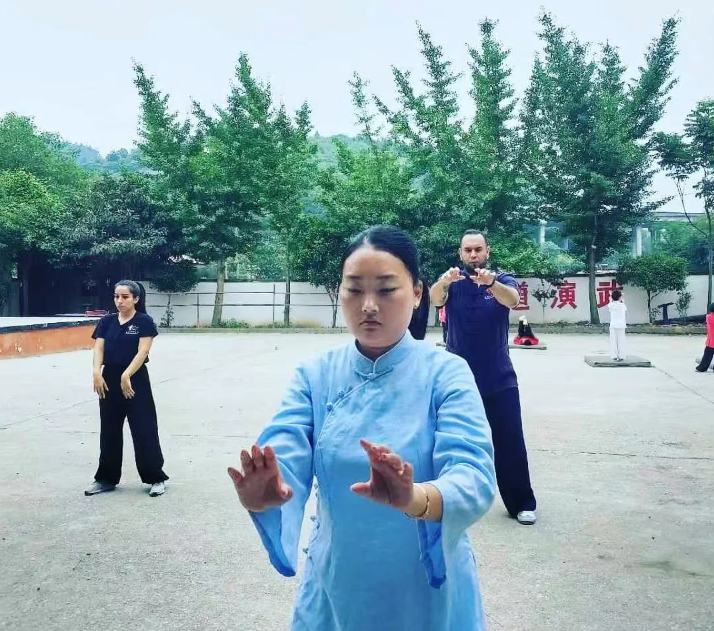 【养生正当时 | 道家传统八段锦开课中！以古法唤醒身心，开启元气一年】